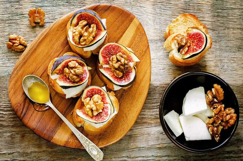 Goat Cheese Fig Crostini