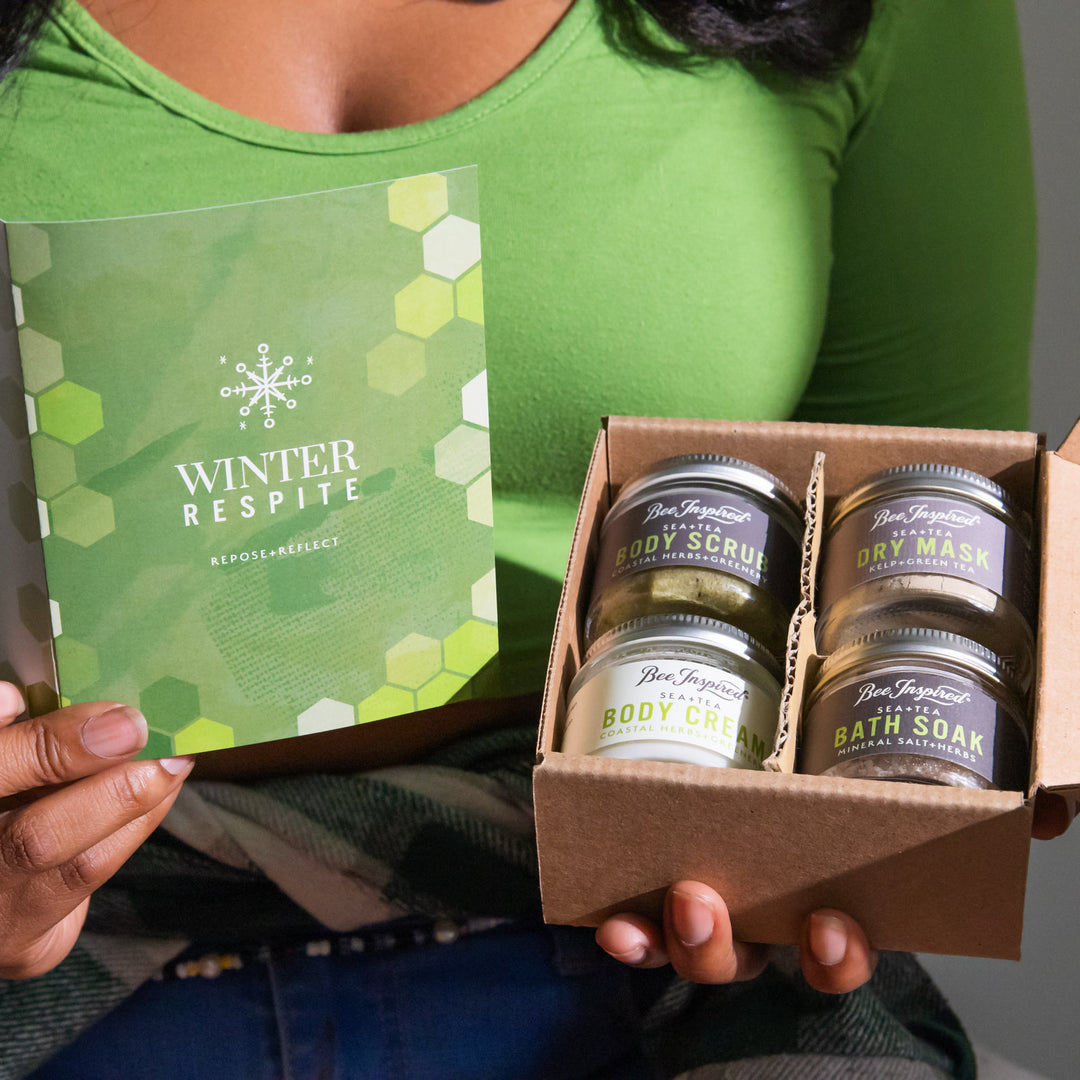 holding Petite Winter Respite set