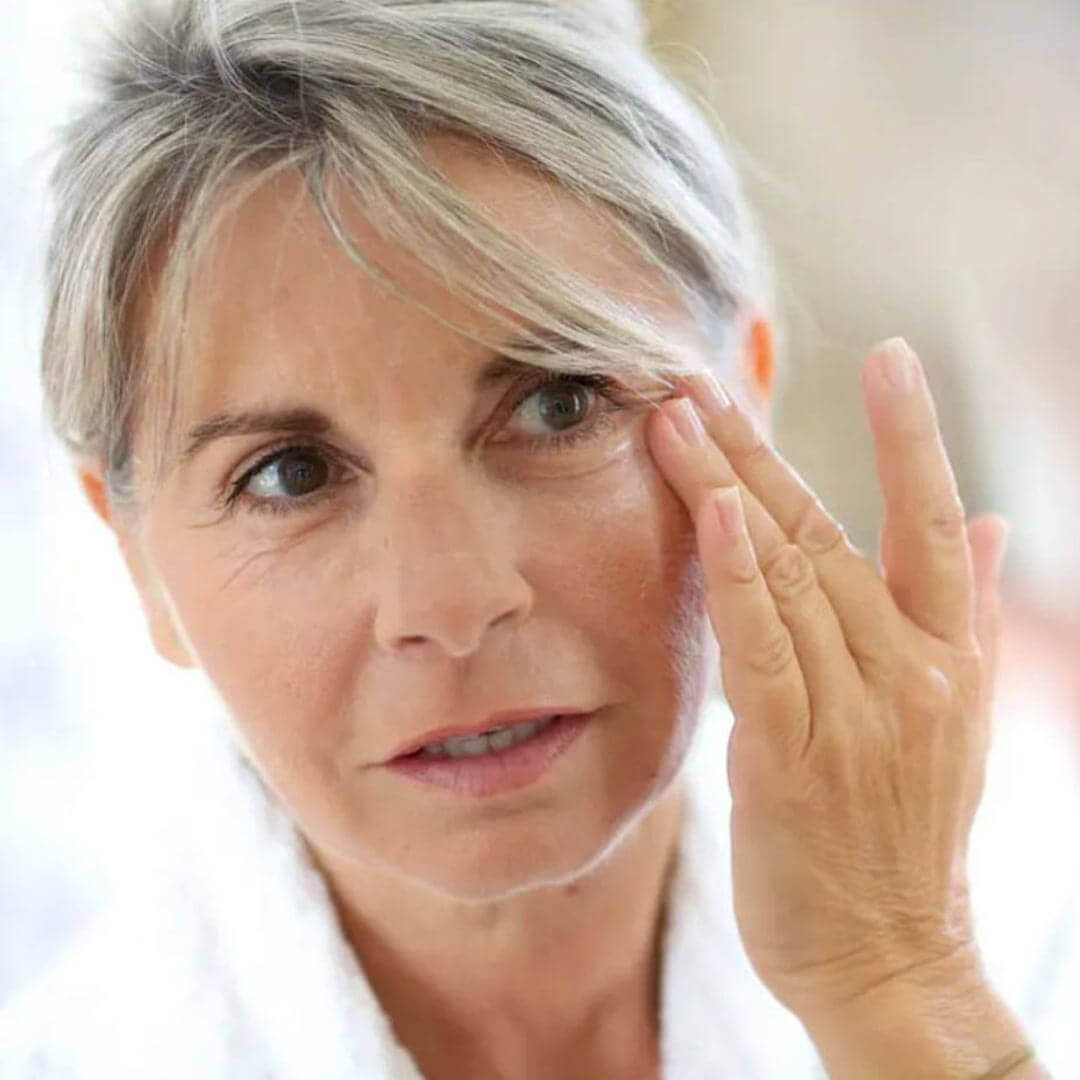 applying an under eye mask