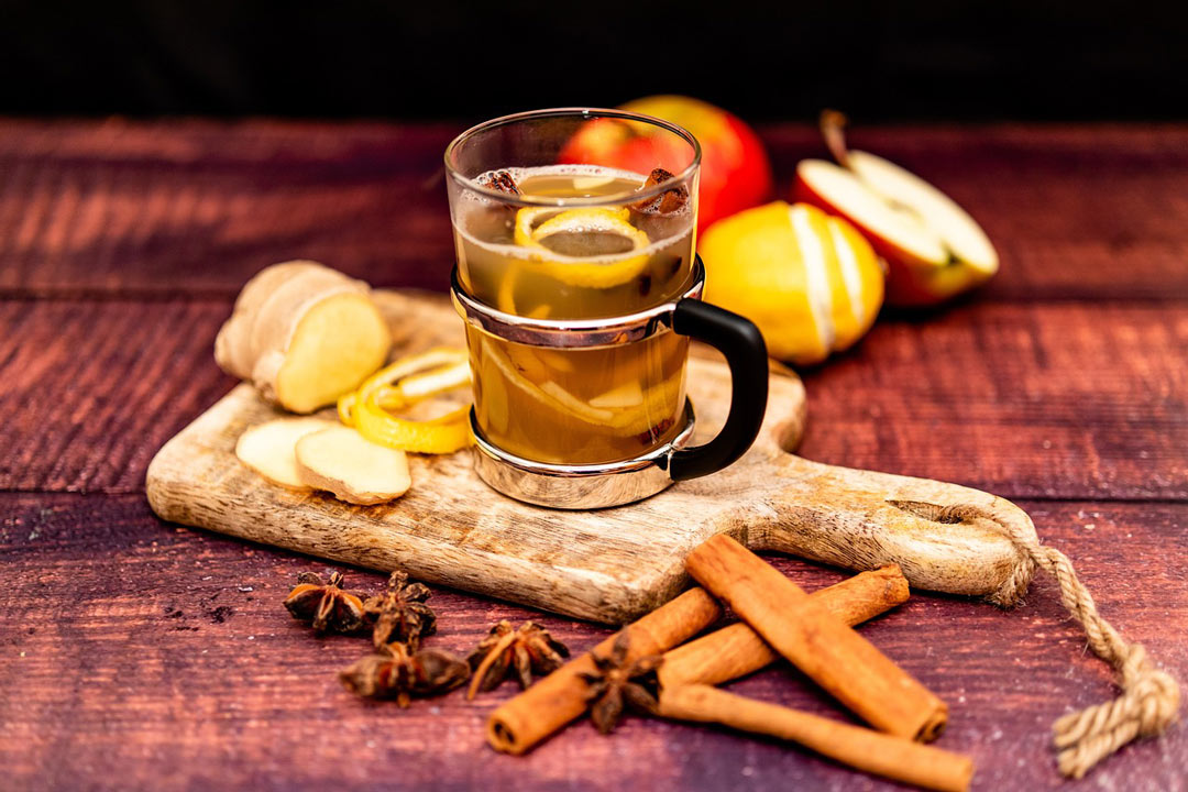 apple bourbon ginger cocktail in serving glass