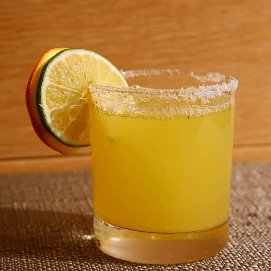 skinny margarita garnished with a lime and lemon slice