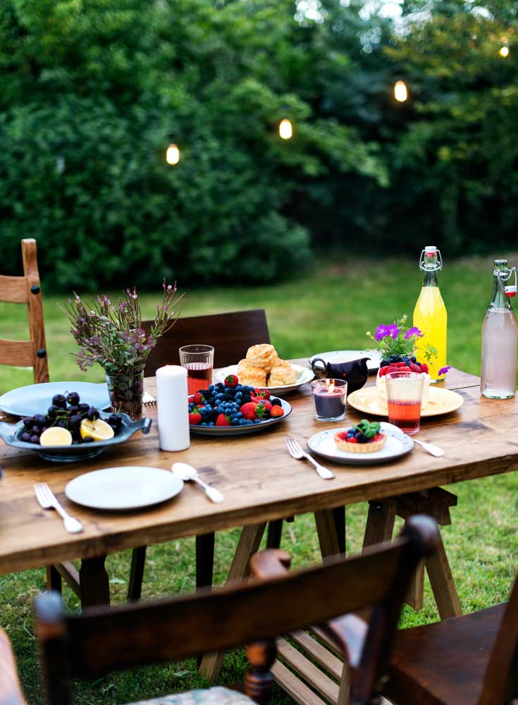 A Midsummer's Eve Party: A Guide to Impress your Guests and Palate