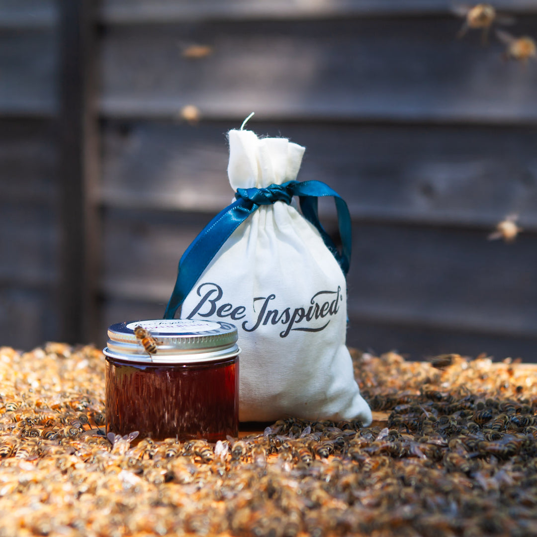honey party favor in hive
